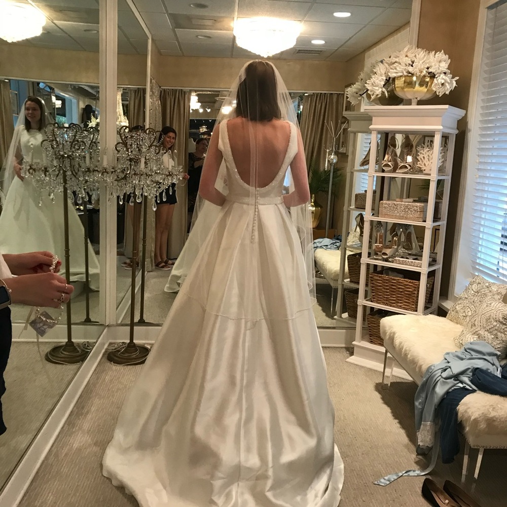 Ivory SIZE 2 wedding dress.